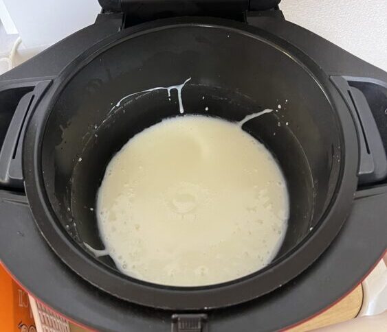 ホットクックで作ったホワイトソース。焦げ付きにくく、失敗しにくい自動調理の仕上がり