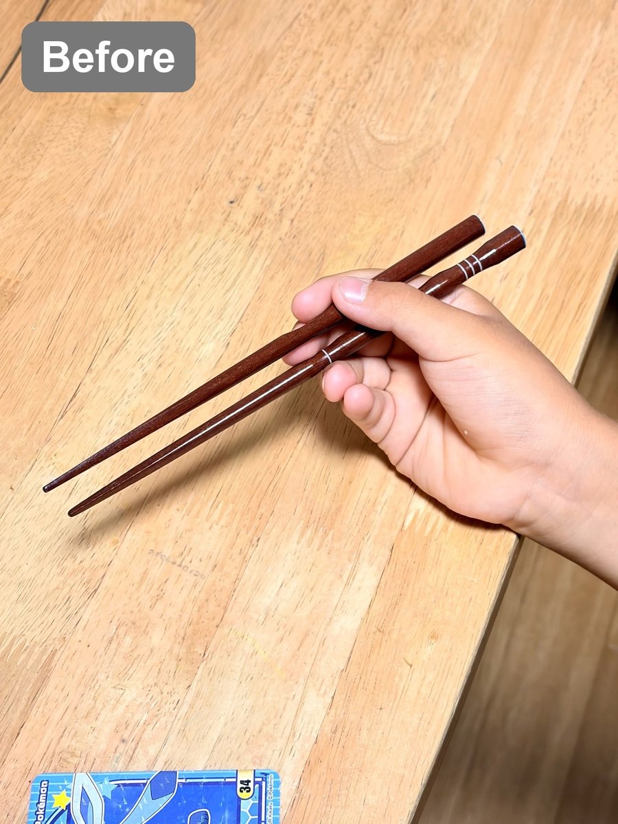三点支持箸を使い始めたころ（持ち方が少しおかしい）