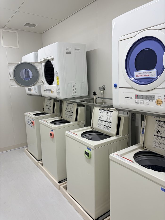 ランドリールームの洗濯機と乾燥機
